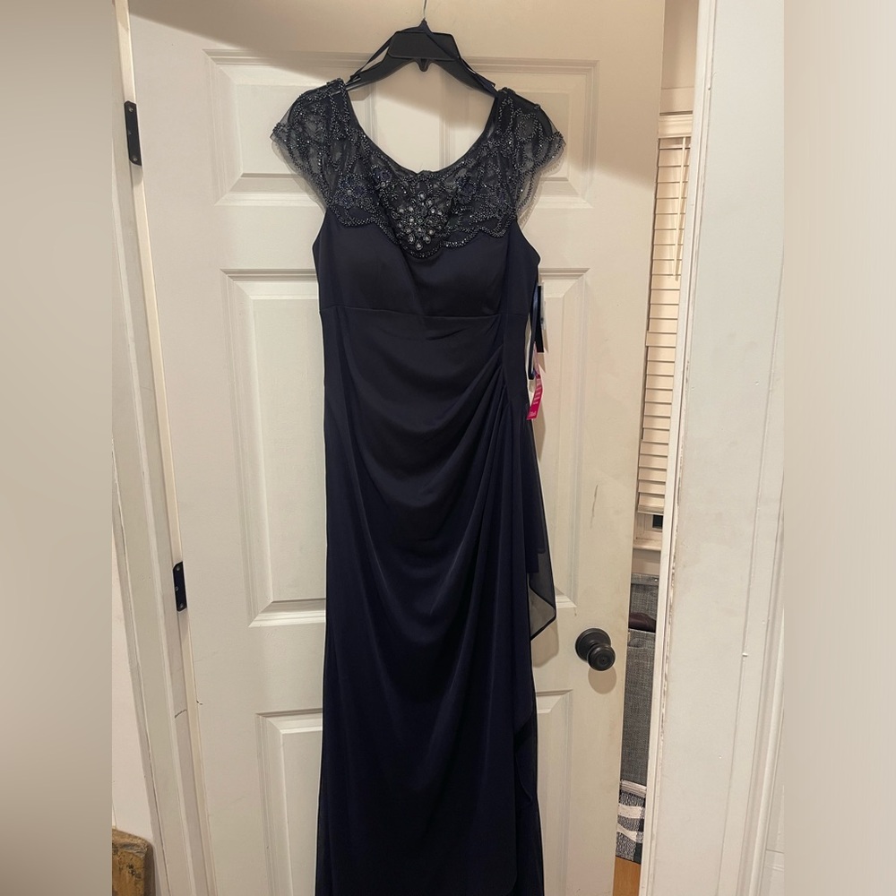 Floor length dress. Perfect for weddings. Bought from Dillard’s.